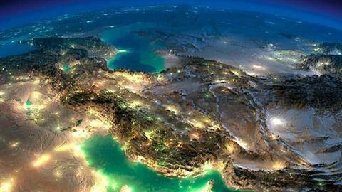 نمای ماهواره ای از ایران در شب.نقاظ روشن معرف آلودگی های نوری هستند.