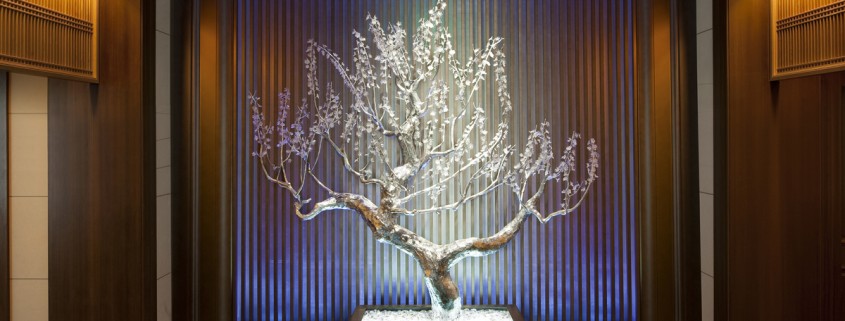 نورپردازی درخت هتل St Reigs شهر Osaka