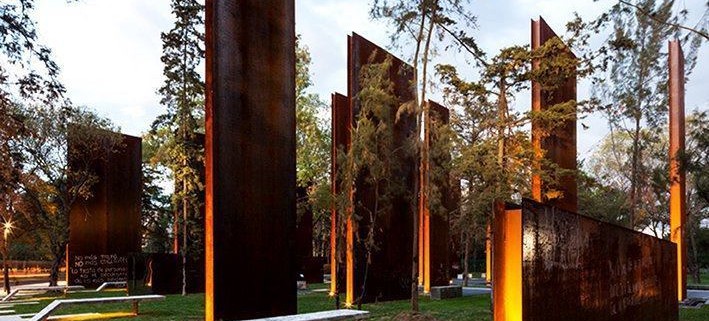 نیم کت های افقی-نورپردازی یادبود قربانیان خشونت در مگزیک