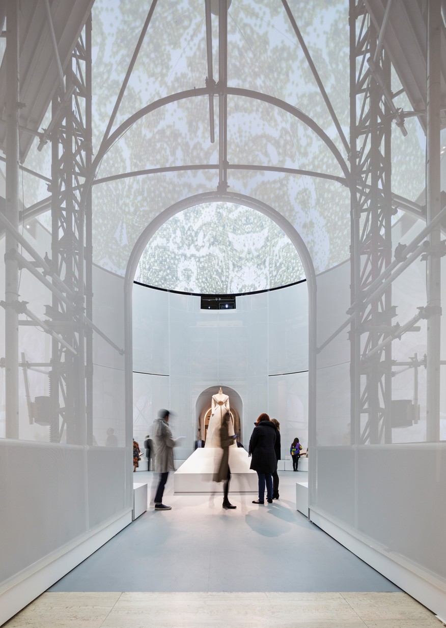 نورپردازی نمایشگاه-Albert Vecerka/EstoA نورپردازی ساختمان مدور که پیله نامیده می شود